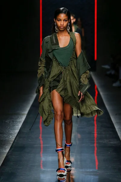 Look 11